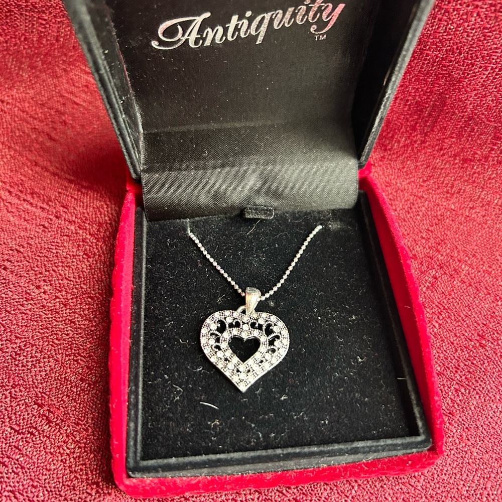 New Silver tone Heart Pendant Necklace